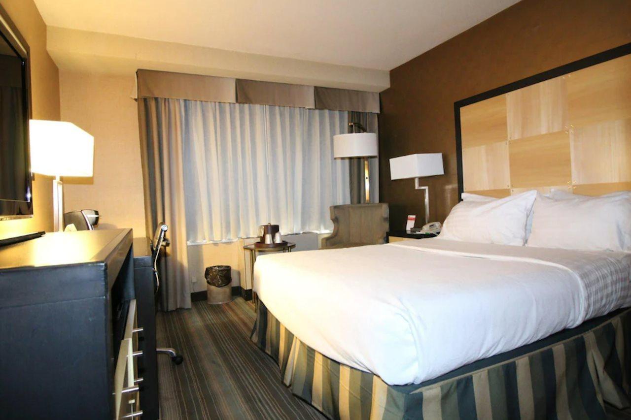 The Watson Hotel New York Bagian luar foto