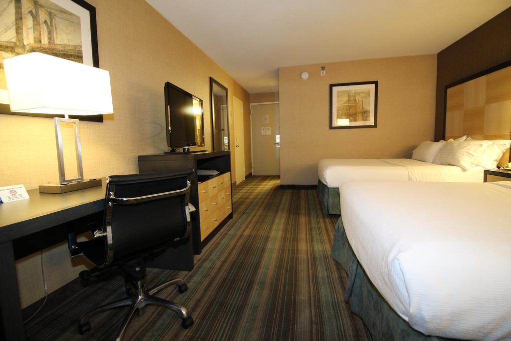 The Watson Hotel New York Bagian luar foto