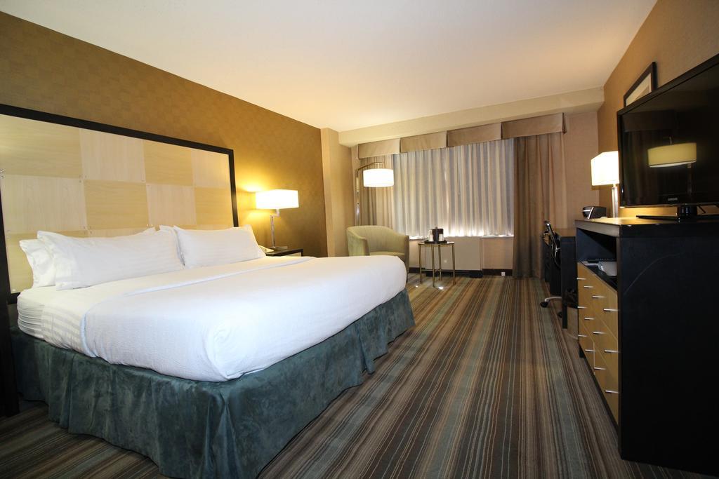 The Watson Hotel New York Bagian luar foto