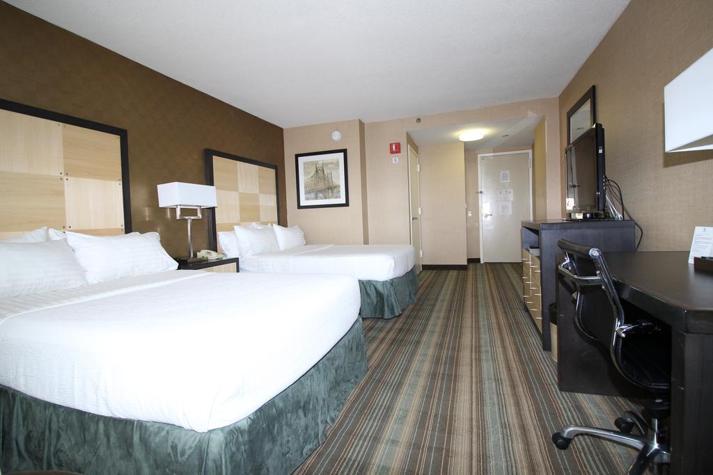 The Watson Hotel New York Bagian luar foto