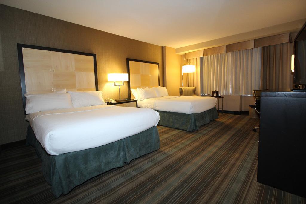 The Watson Hotel New York Bagian luar foto