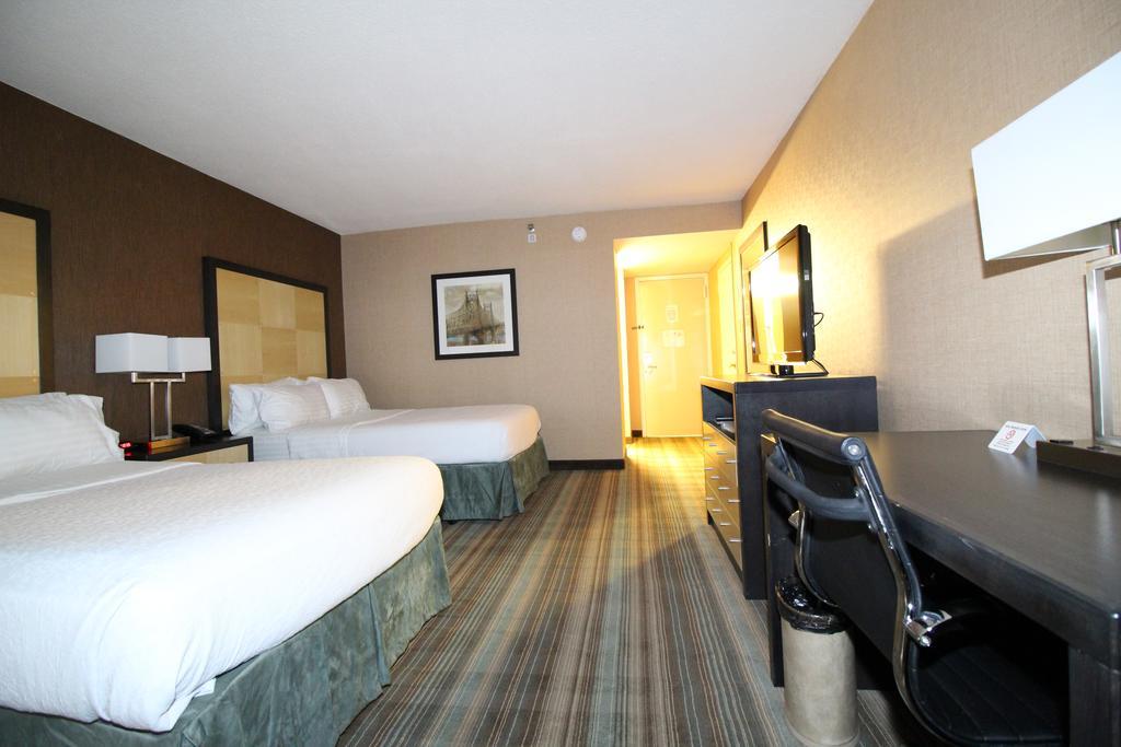 The Watson Hotel New York Bagian luar foto