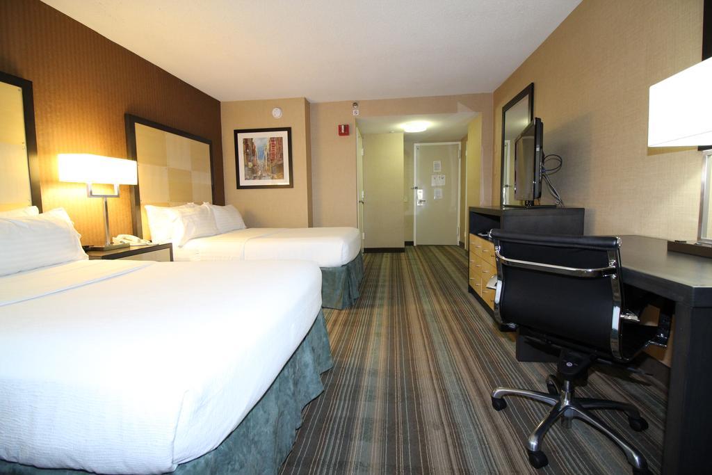 The Watson Hotel New York Bagian luar foto