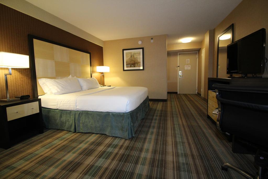 The Watson Hotel New York Bagian luar foto