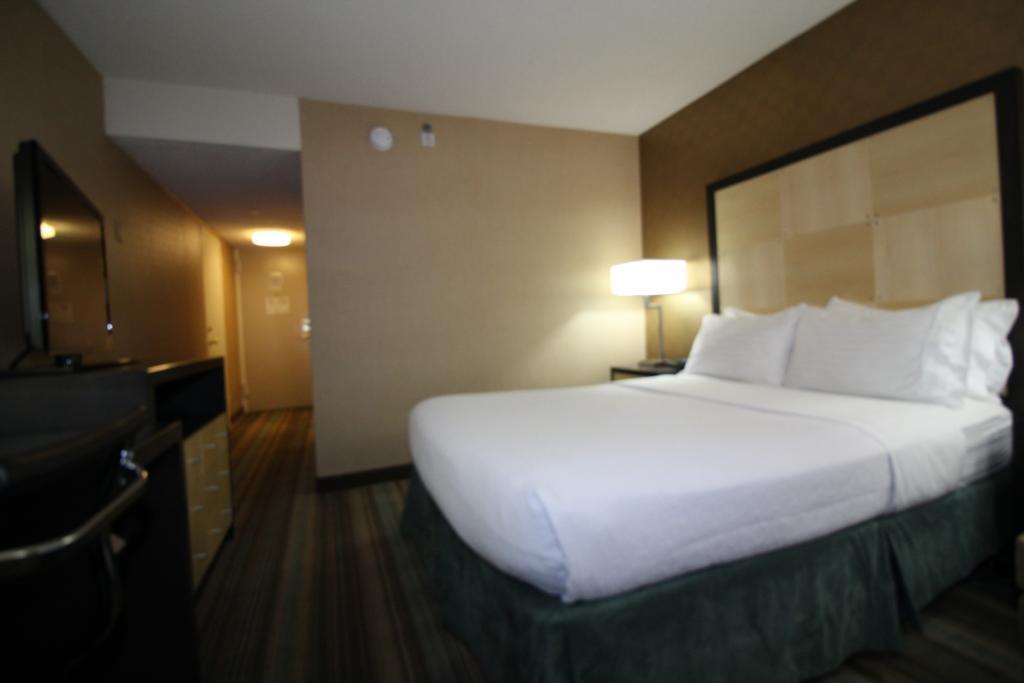 The Watson Hotel New York Bagian luar foto