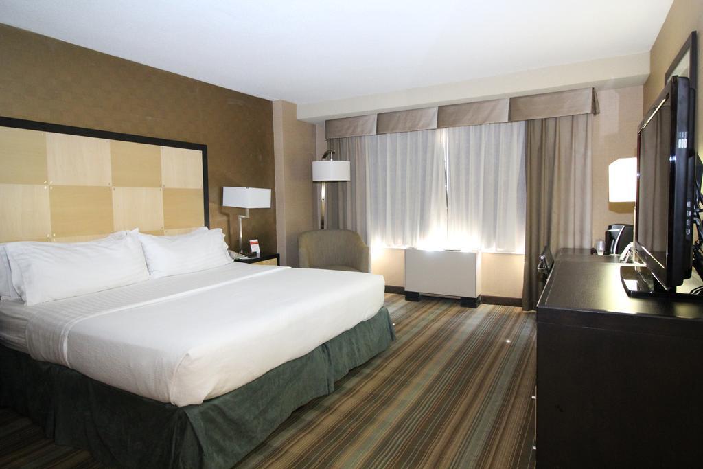 The Watson Hotel New York Bagian luar foto