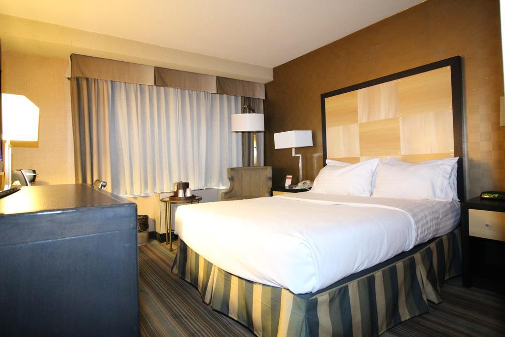 The Watson Hotel New York Bagian luar foto