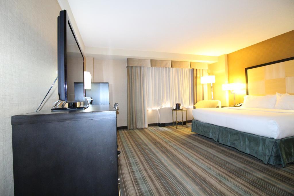 The Watson Hotel New York Bagian luar foto