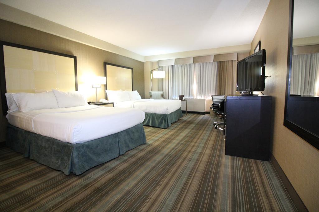 The Watson Hotel New York Bagian luar foto