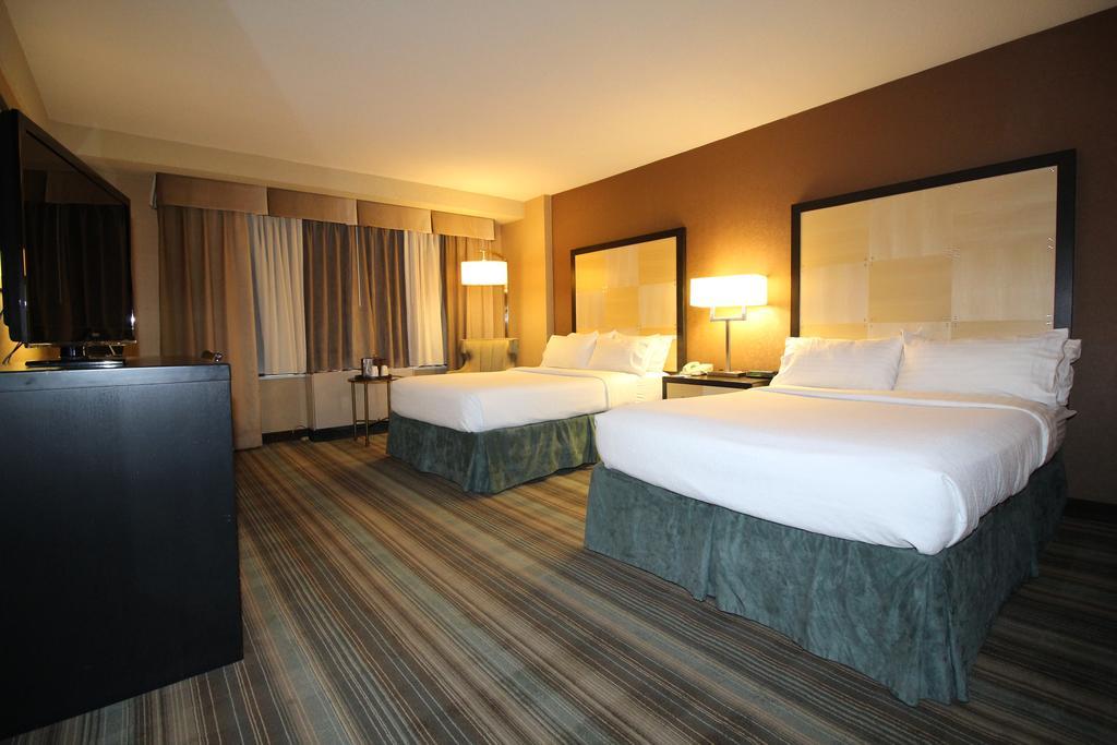The Watson Hotel New York Bagian luar foto