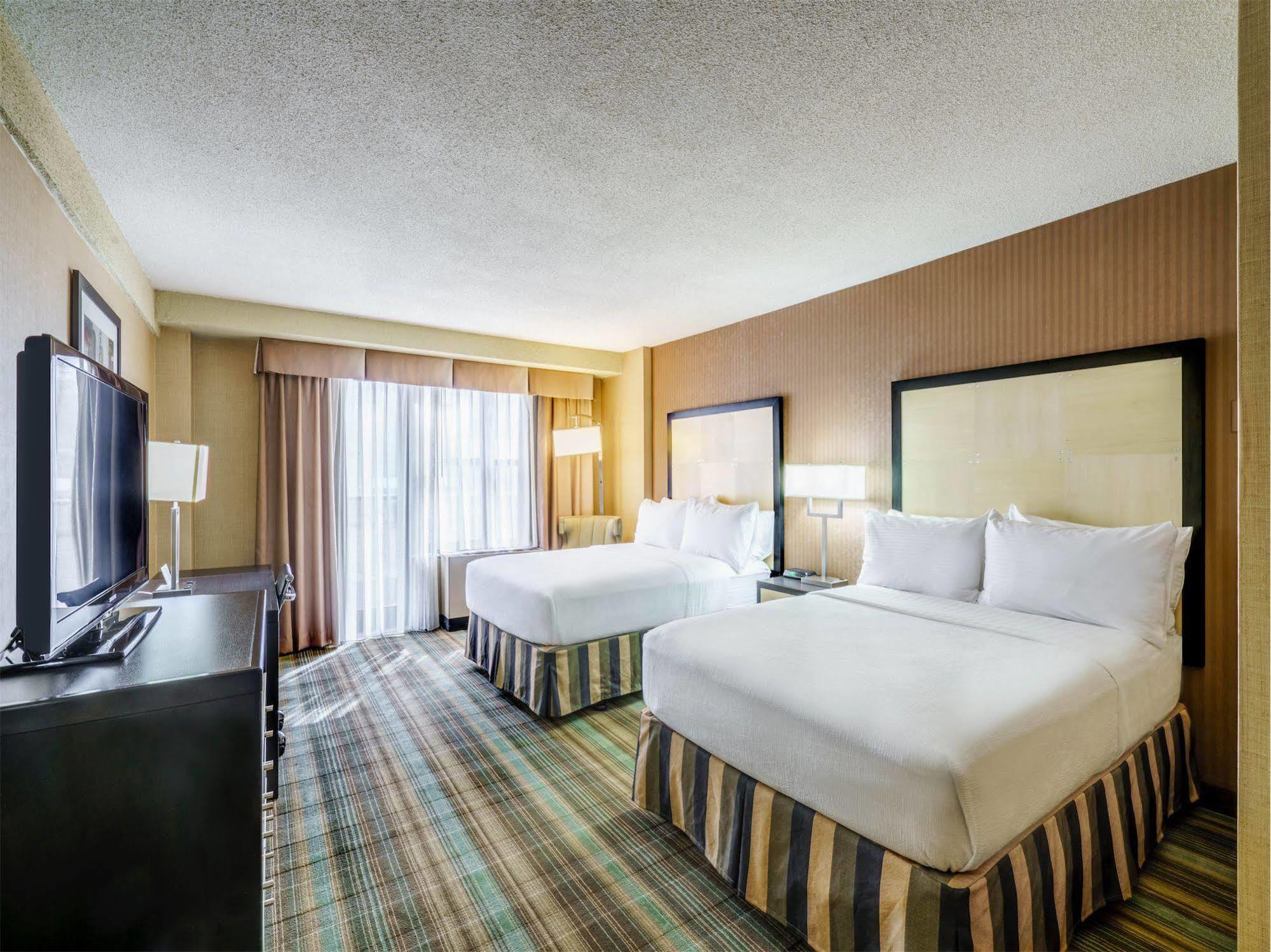 The Watson Hotel New York Bagian luar foto
